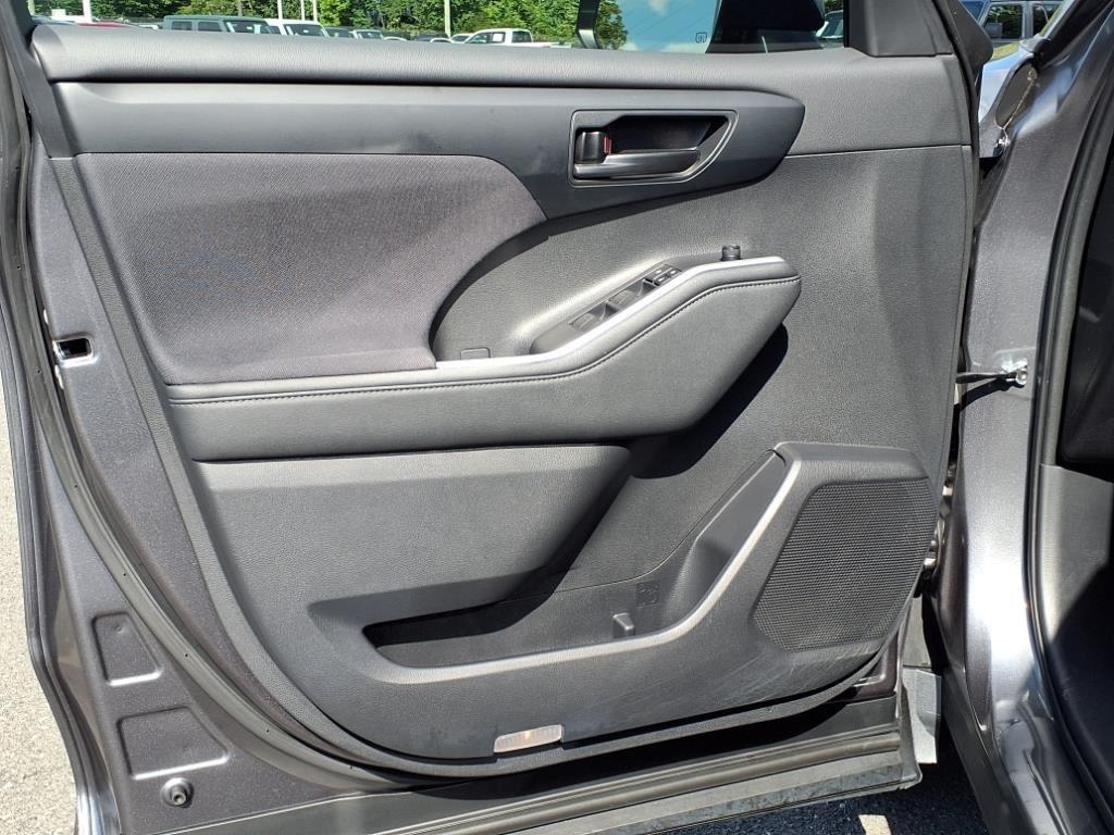 2023 Toyota Highlander L photo 4
