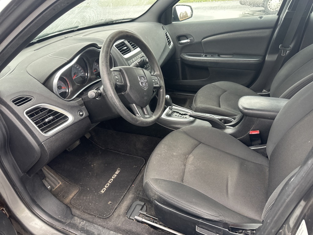 2013 Dodge Avenger SE photo 2