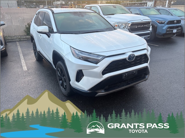 2023 Toyota RAV4 SE's photo