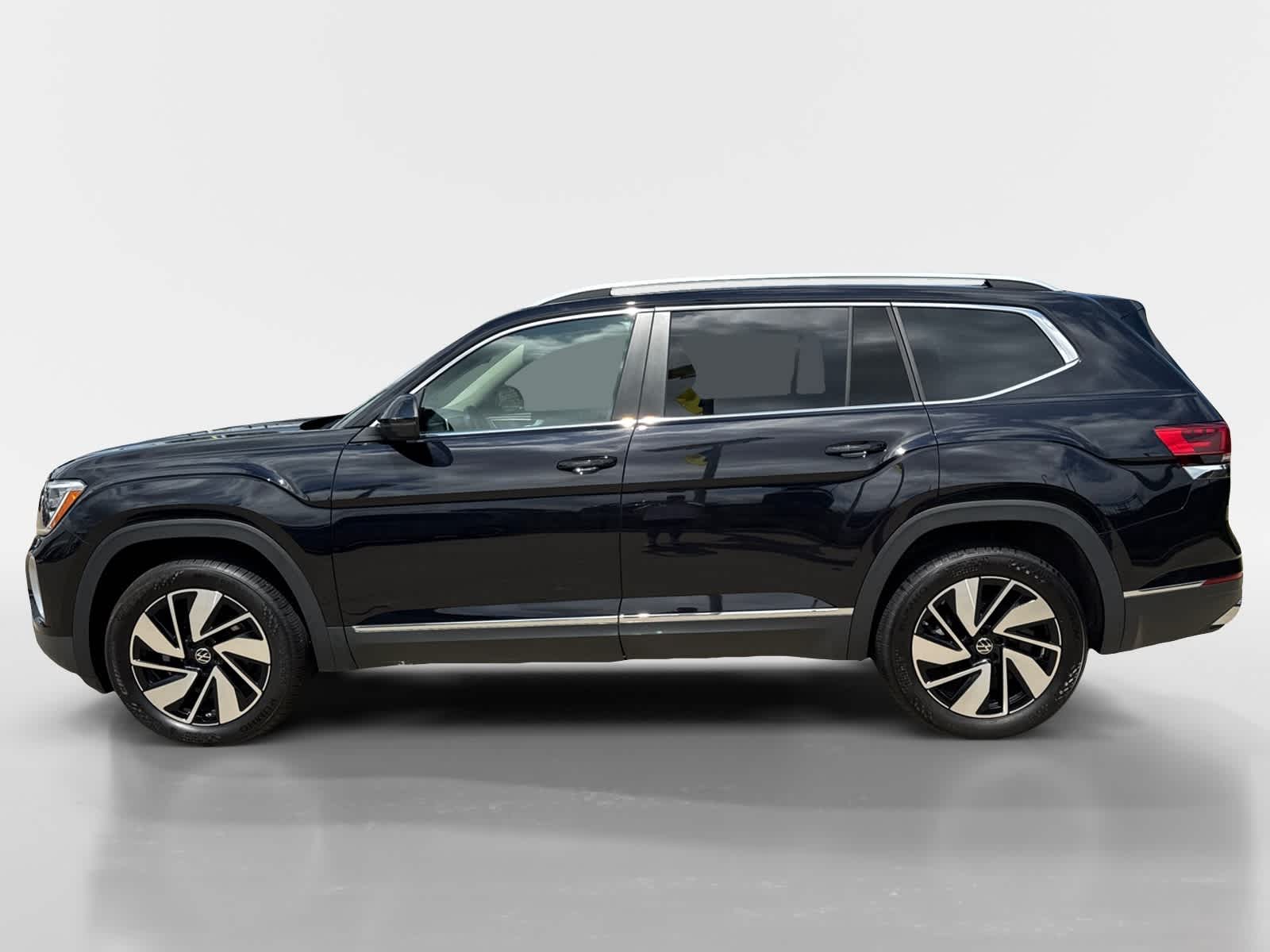 2024 Volkswagen Atlas SEL photo 3