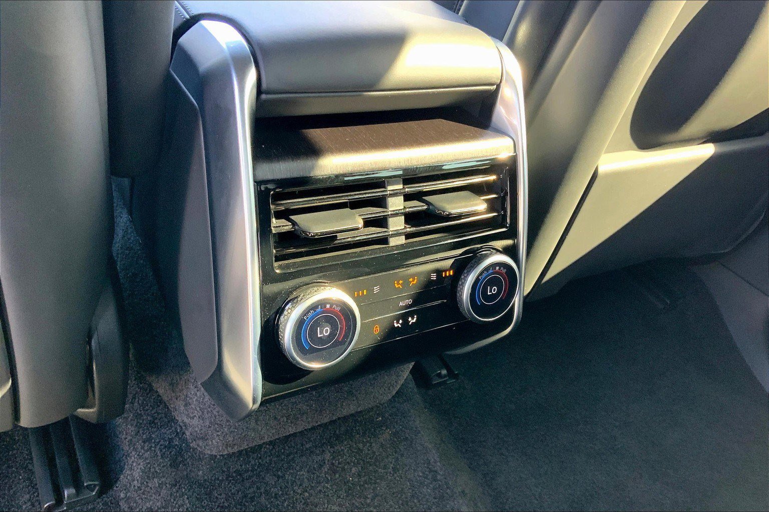 2023 Land Rover Range Rover SE photo 26
