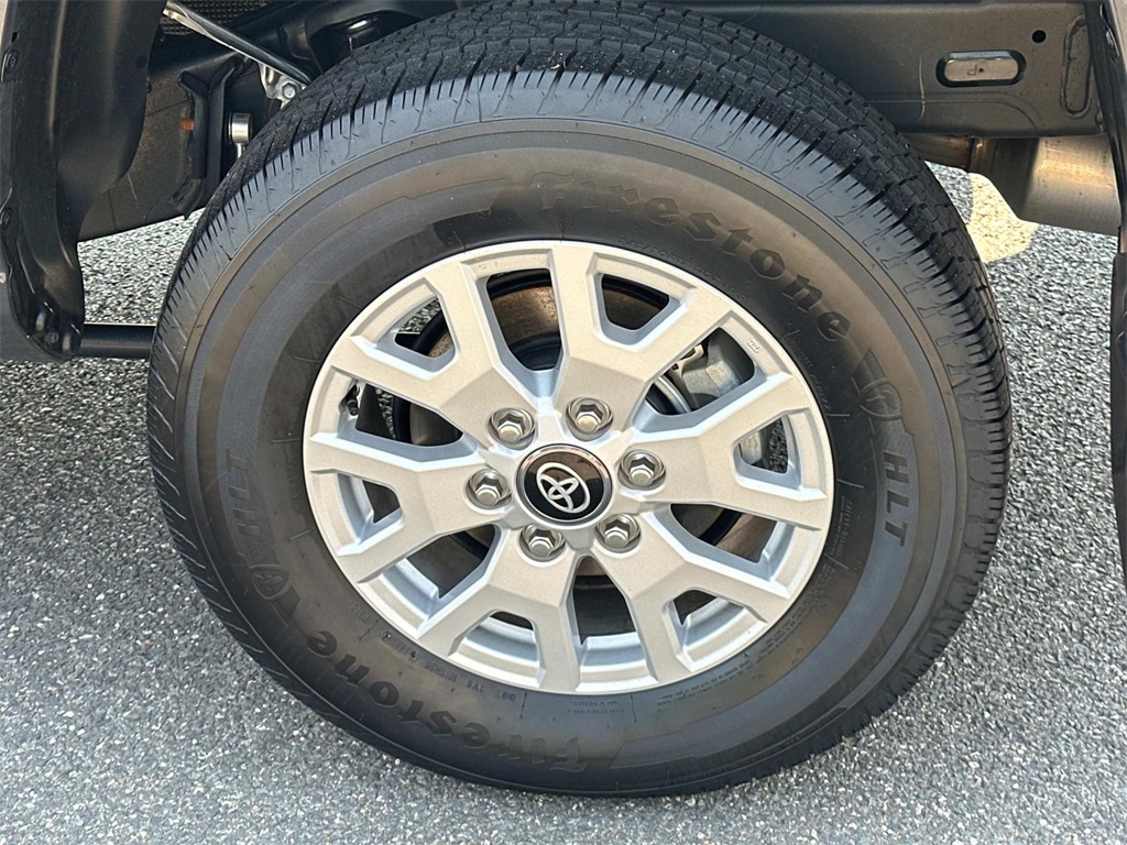 2025 Toyota Tacoma SR5 photo 11