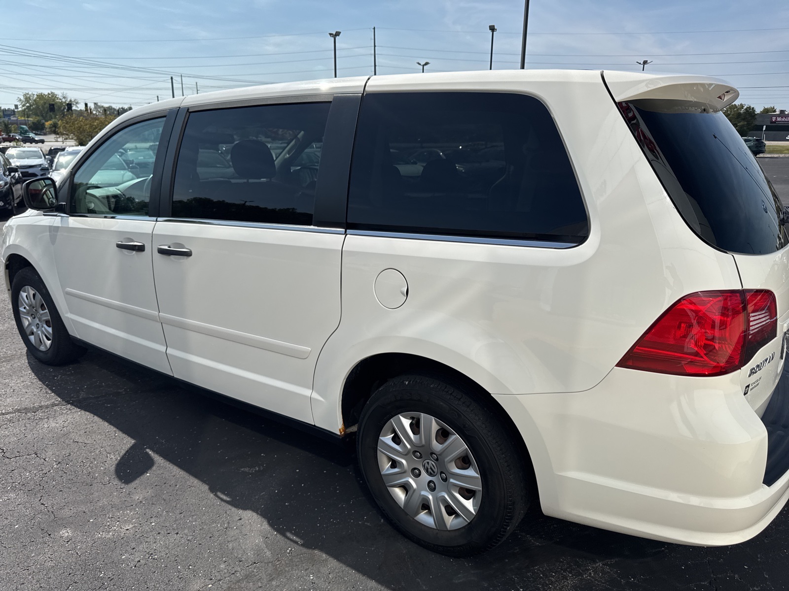 2010 Volkswagen Routan S photo 4