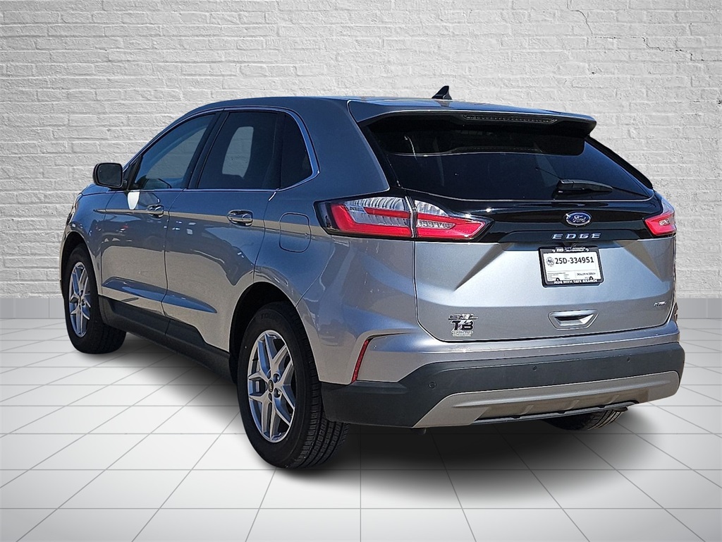 2024 Ford Edge SEL photo 2