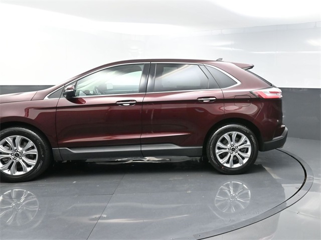 2024 Ford Edge Titanium photo 2