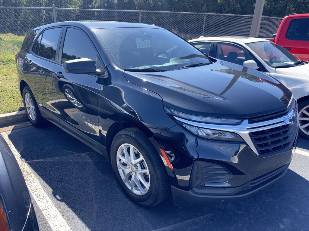 2024 Chevrolet Equinox LS photo 2