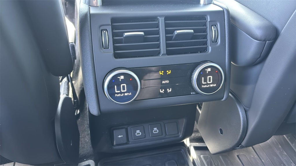 2024 Land Rover Discovery SE photo 19
