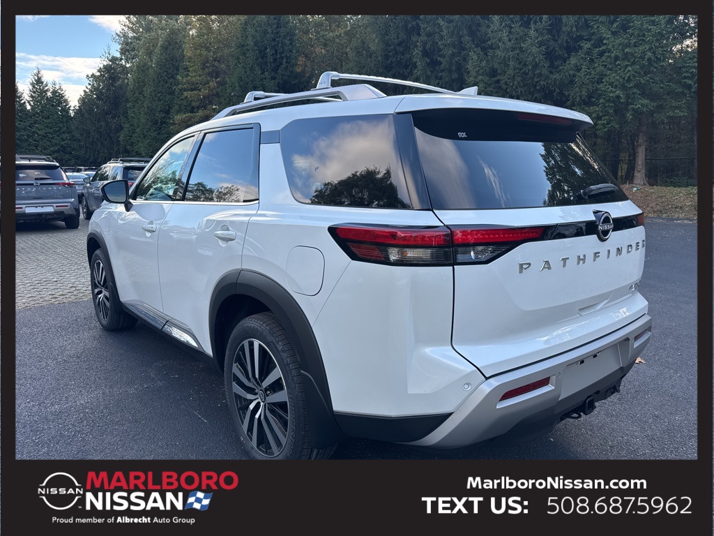 2025 Nissan Pathfinder Platinum photo 2
