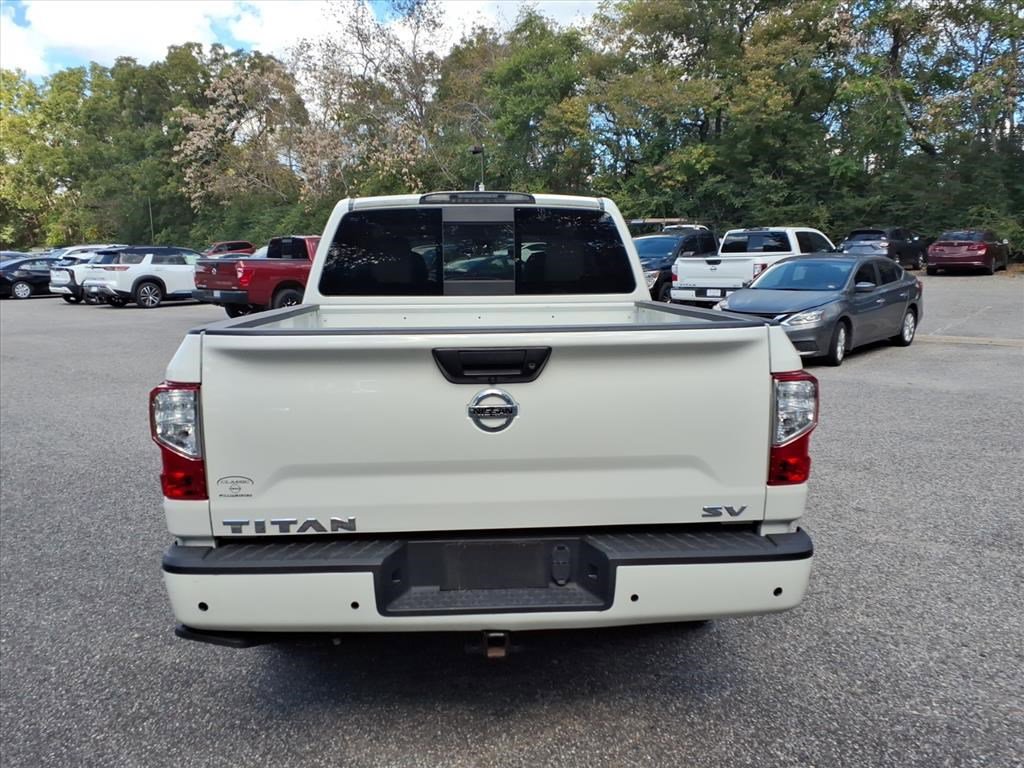 2022 Nissan Titan SV photo 3