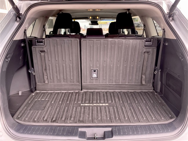 2024 Toyota Highlander LE photo 16