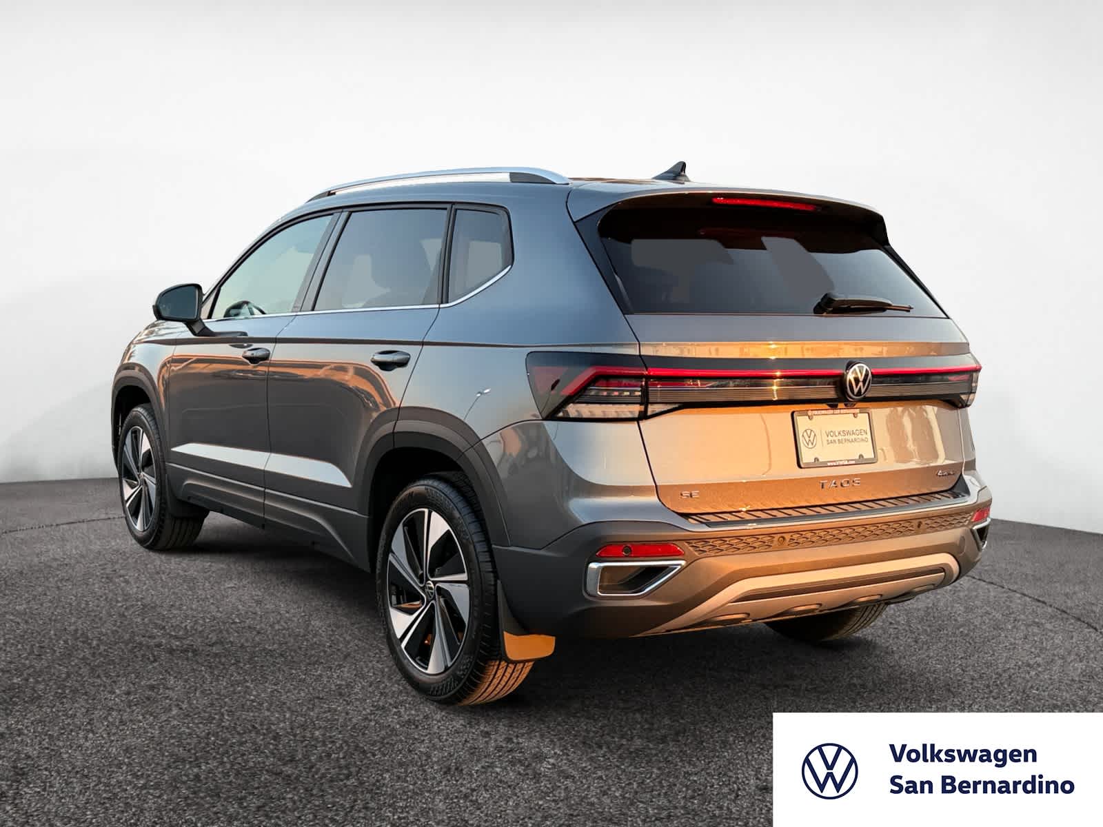 2025 Volkswagen Taos SE photo 3