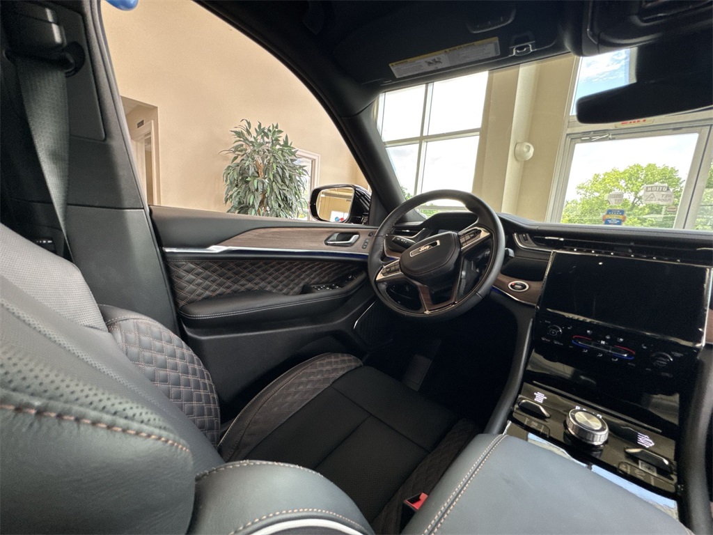 2025 Jeep Grand Cherokee Summit photo 15