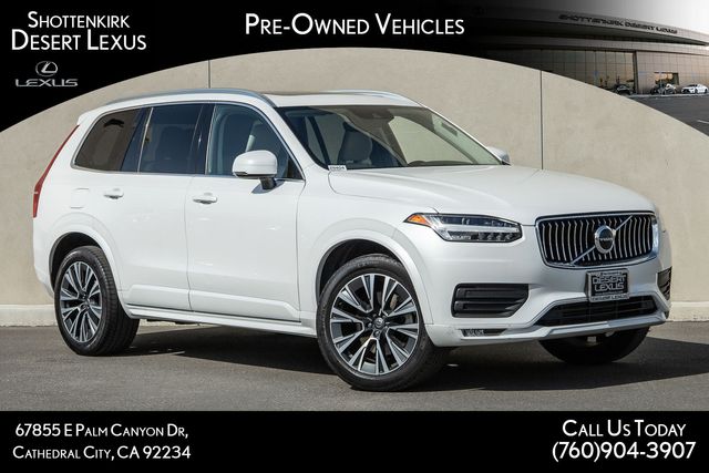 2020 Volvo XC90 Momentum's photo