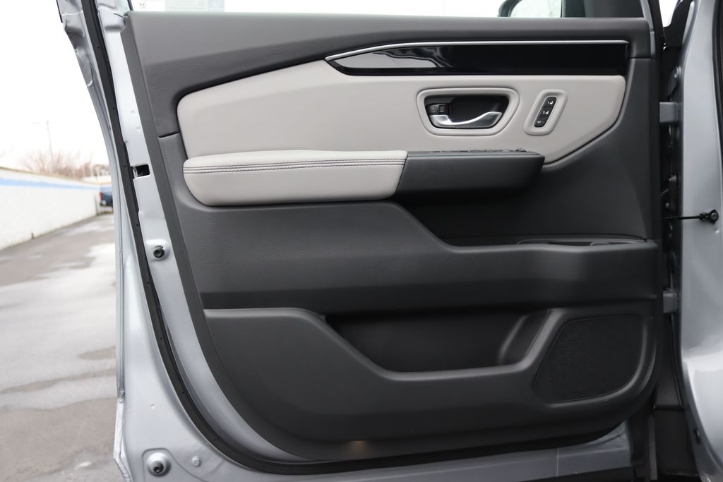 2025 Honda Pilot Touring photo 29