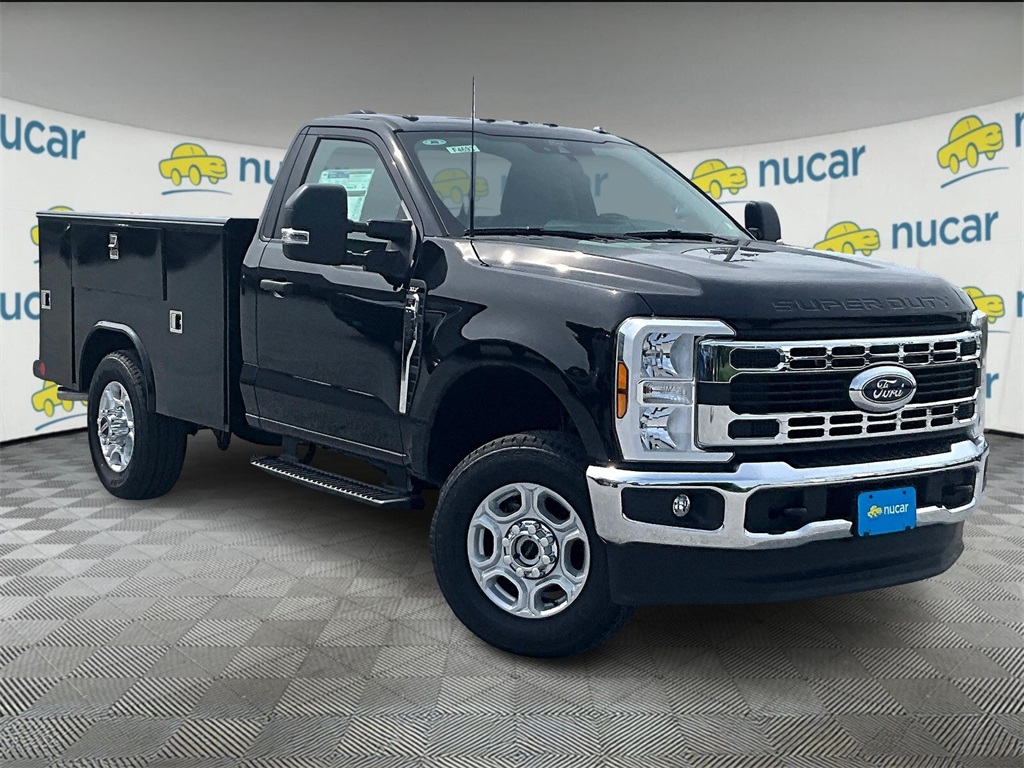 2025 Ford F-350 Super Duty XLT's photo