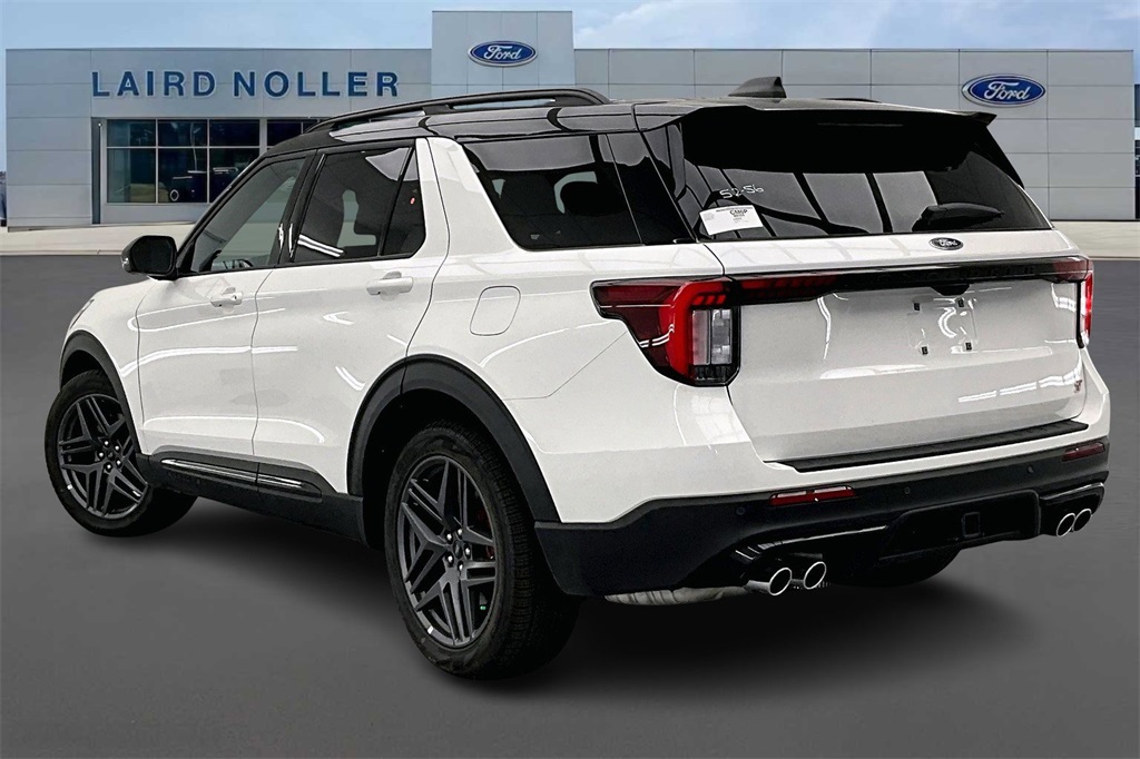 2025 Ford Explorer ST photo 3