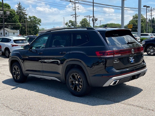 2025 Volkswagen Atlas Peak Edition SE photo 2