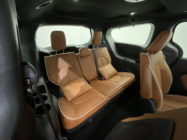 2024 Chrysler Pacifica Hybrid Pinnacle photo 24