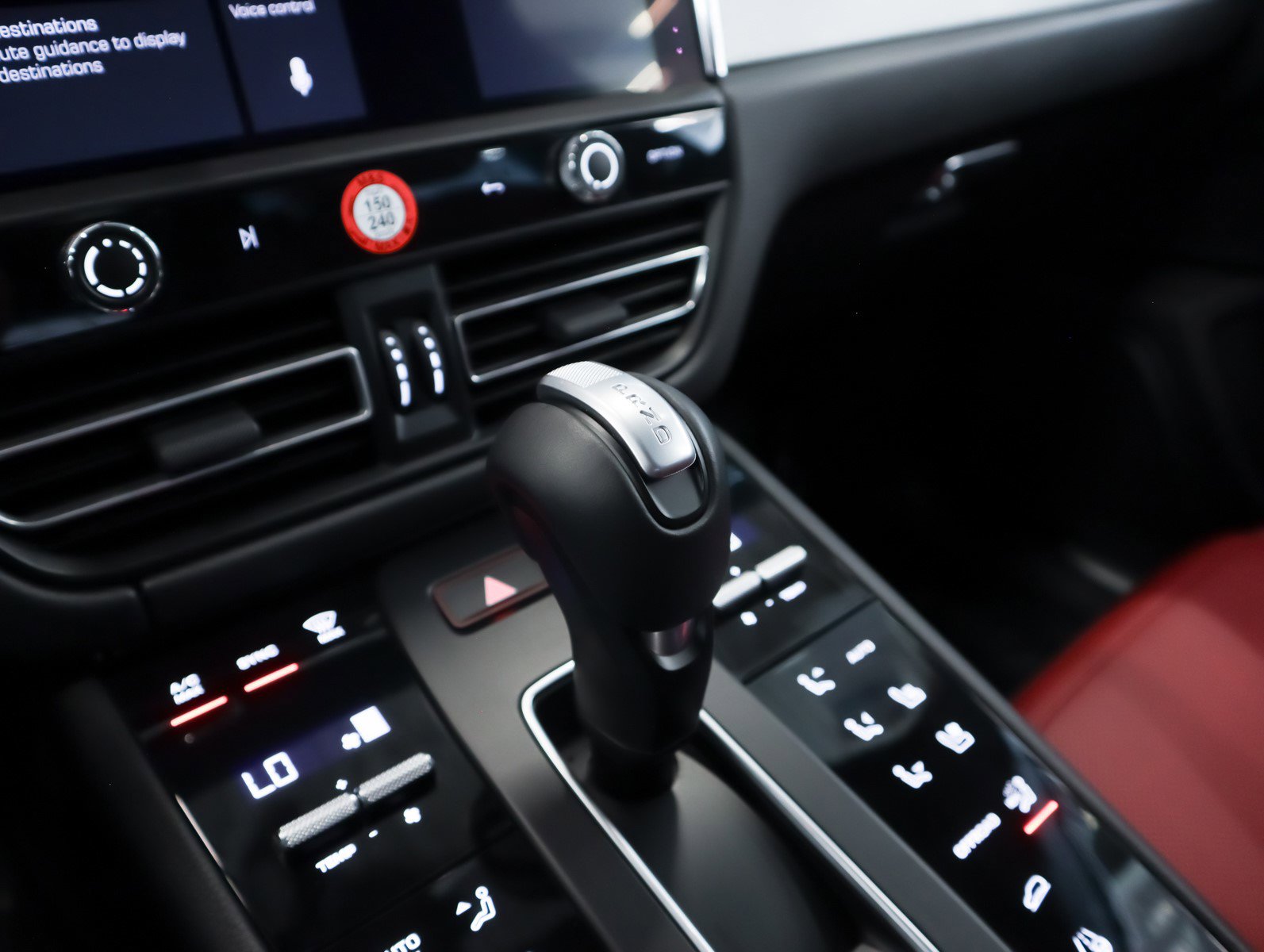 2025 Porsche Macan S photo 17