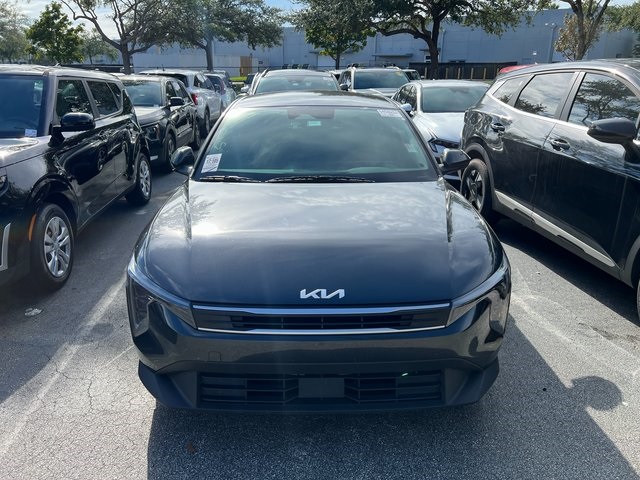 2025 Kia K4 LXS photo 2