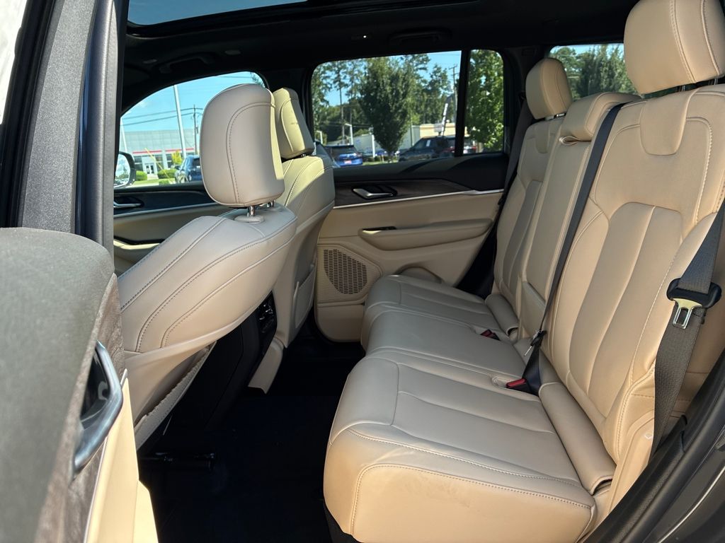 2025 Jeep Grand Cherokee Limited photo 25