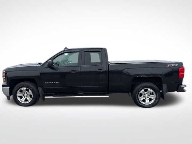 2015 Chevrolet Silverado 1500 LT photo 2