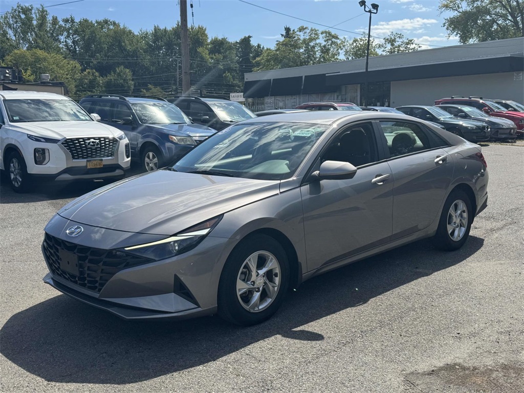 2023 Hyundai Elantra SE photo 3