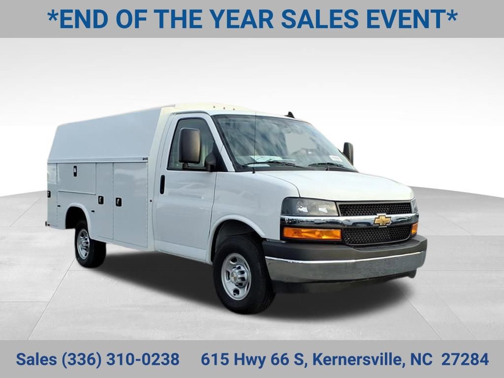 2025 Chevrolet Express Cutaway Base's photo