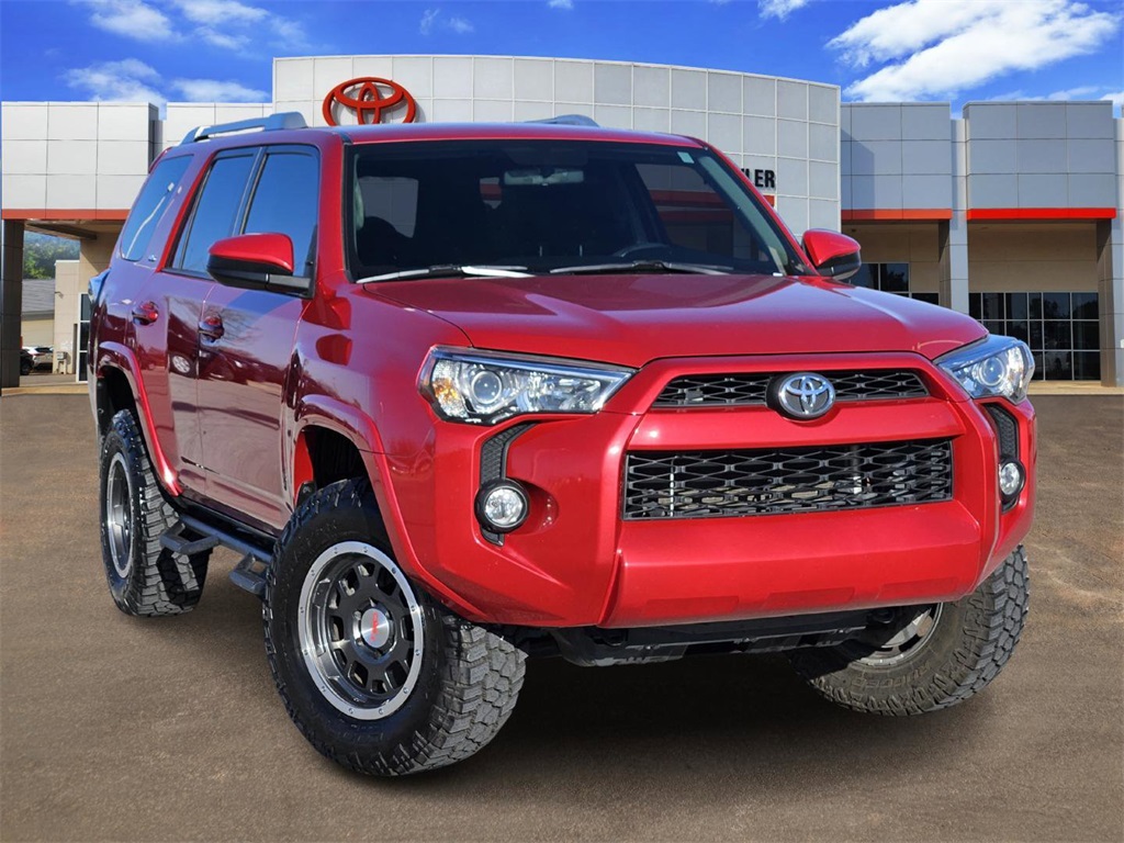 2016 Toyota 4Runner SR5's photo