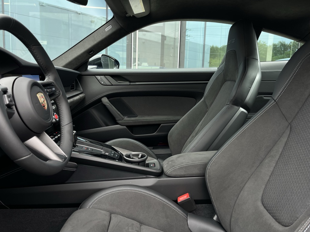 2025 Porsche 911 GTS photo 11