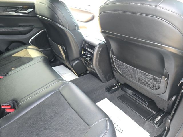 2022 Jeep Grand Cherokee Altitude photo 28
