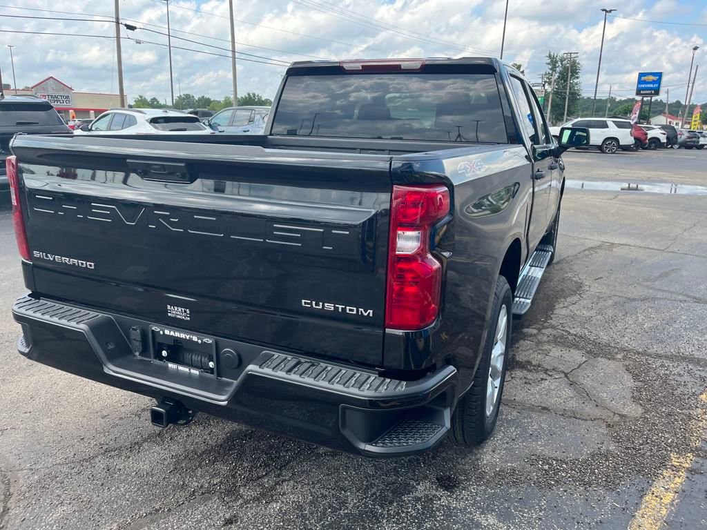 2025 Chevrolet Silverado 1500 Custom photo 3