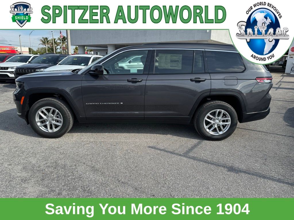 2025 Jeep Grand Cherokee Laredo photo 3