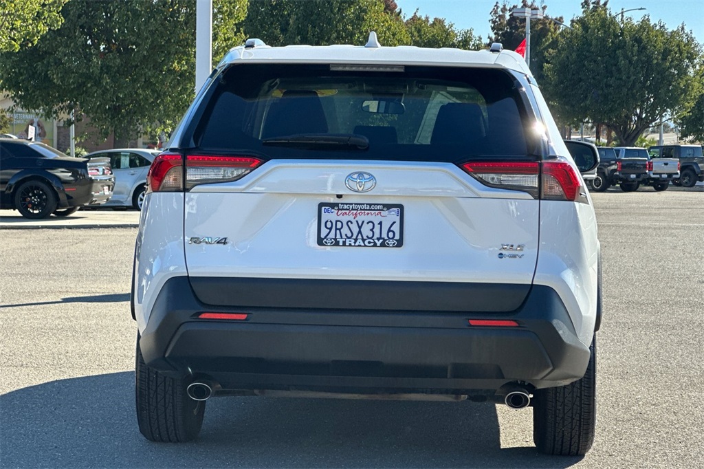 2025 Toyota RAV4 Hybrid XLE photo 3