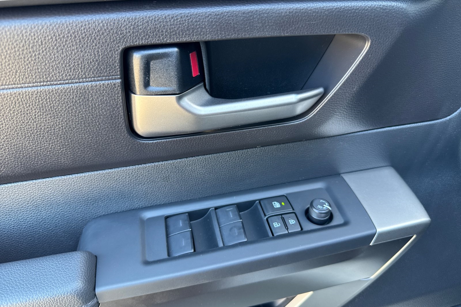 2025 Toyota Tundra SR5 CrewMax photo 12
