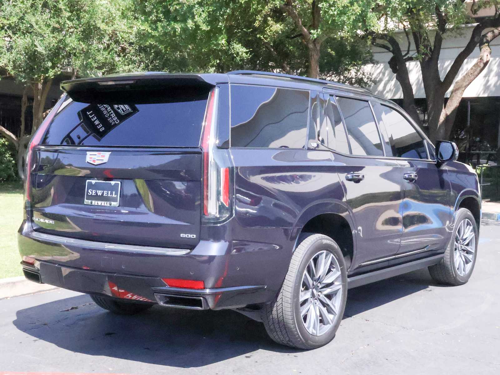 2022 Cadillac Escalade Sport Platinum photo 2