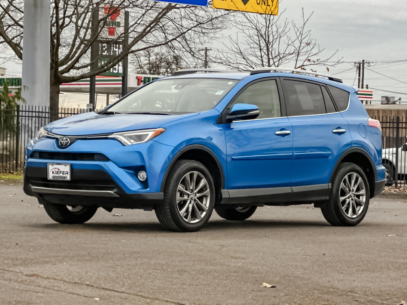 2018 Toyota RAV4 Limited Platinum photo 4