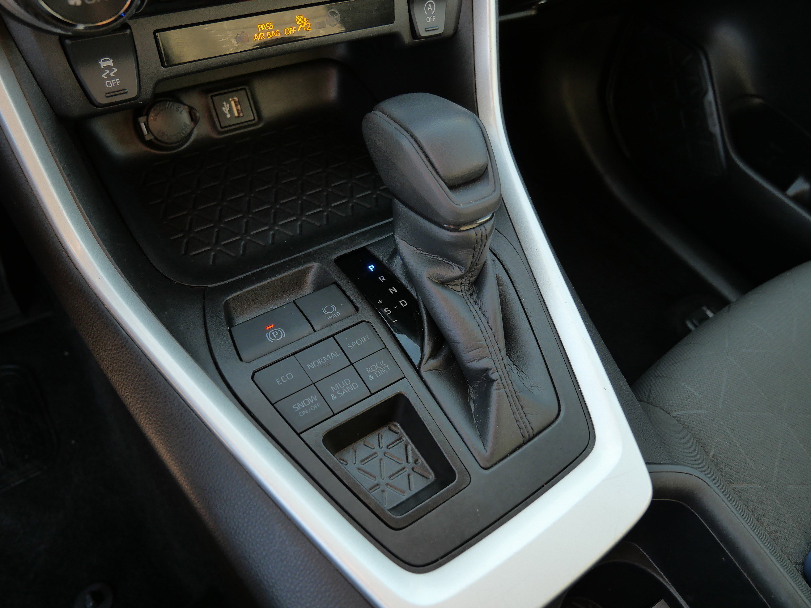 2023 Toyota RAV4 XLE photo 23
