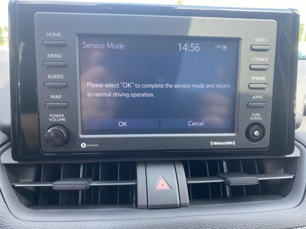 2022 Toyota RAV4 XLE photo 16