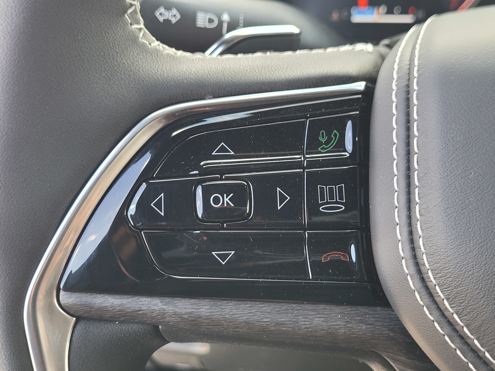 2025 Jeep Grand Cherokee Overland photo 20