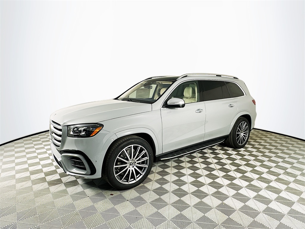 2026 Mercedes Benz GLS 450 4MATIC photo 2