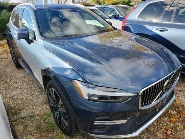 2023 Volvo XC60 B5 Plus photo 2