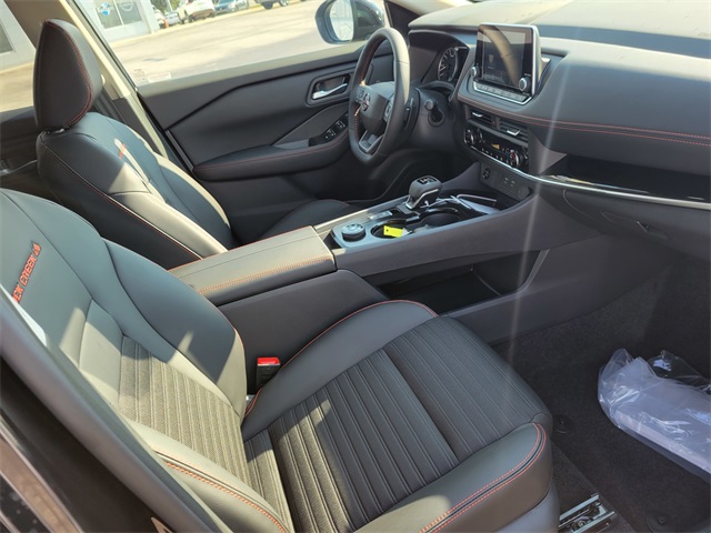 2026 Nissan Rogue SV photo 18