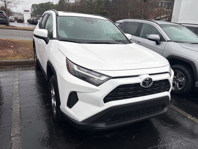 2025 Toyota RAV4 XLE's photo