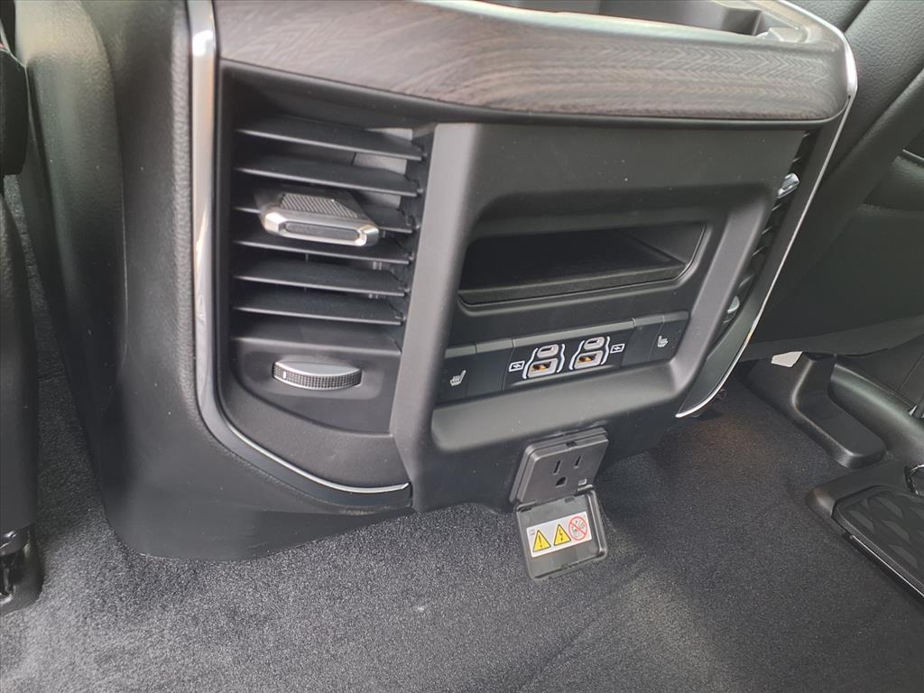 2026 Ram 1500 Laramie photo 4