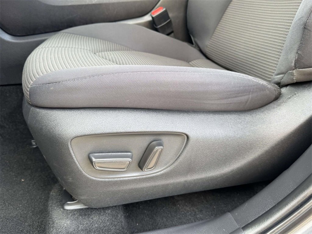2023 Toyota Highlander LE photo 11