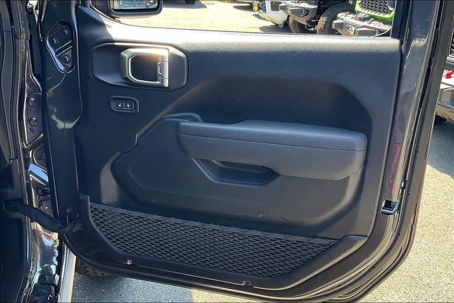 2025 Jeep Wrangler Rubicon photo 23