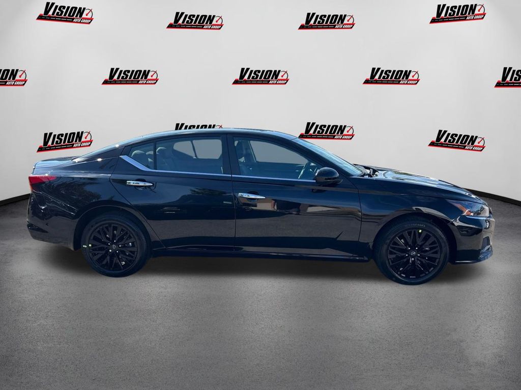 2025 Nissan Altima 2.5 SV photo 4