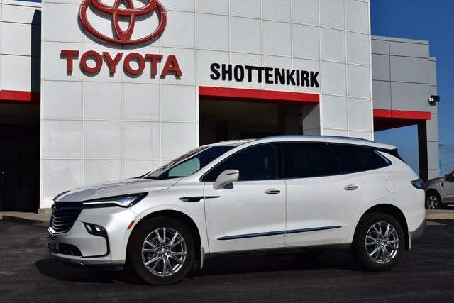 2023 Buick Enclave Essence