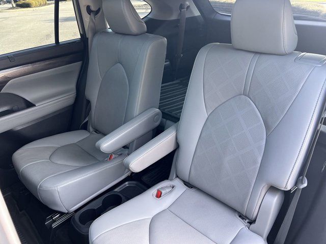 2021 Toyota Highlander Platinum photo 13